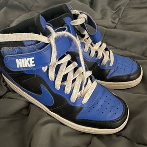 Nike Court Borough   high tops in blue / black . Youth 5.5